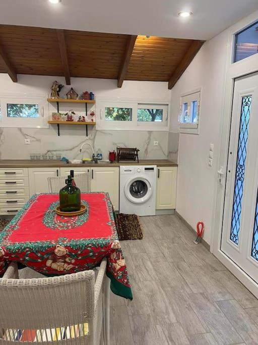 A Modern Farmhouse With Big Garden Trápeza Dış mekan fotoğraf