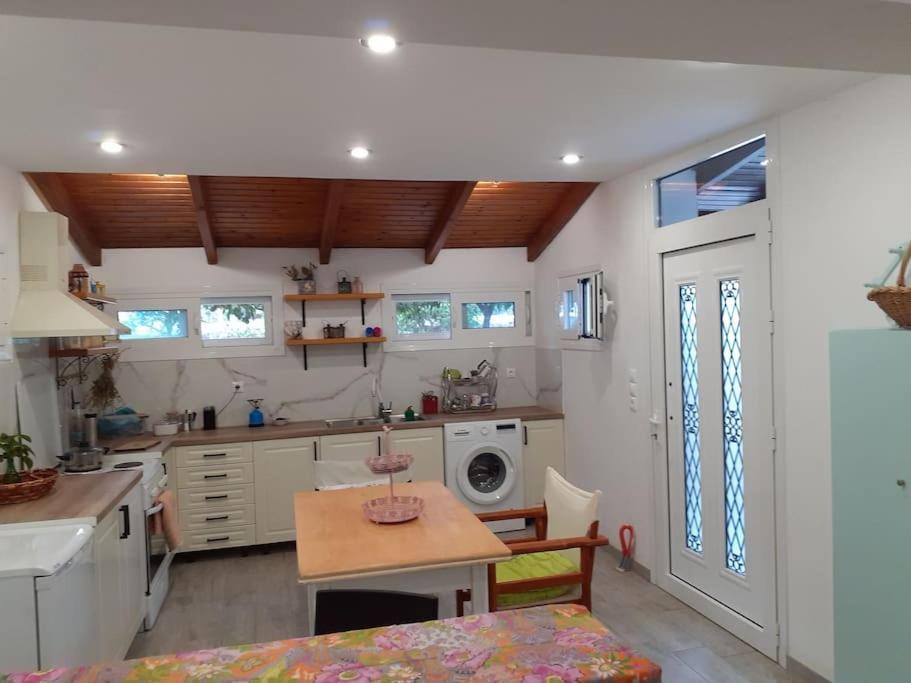 A Modern Farmhouse With Big Garden Trápeza Dış mekan fotoğraf
